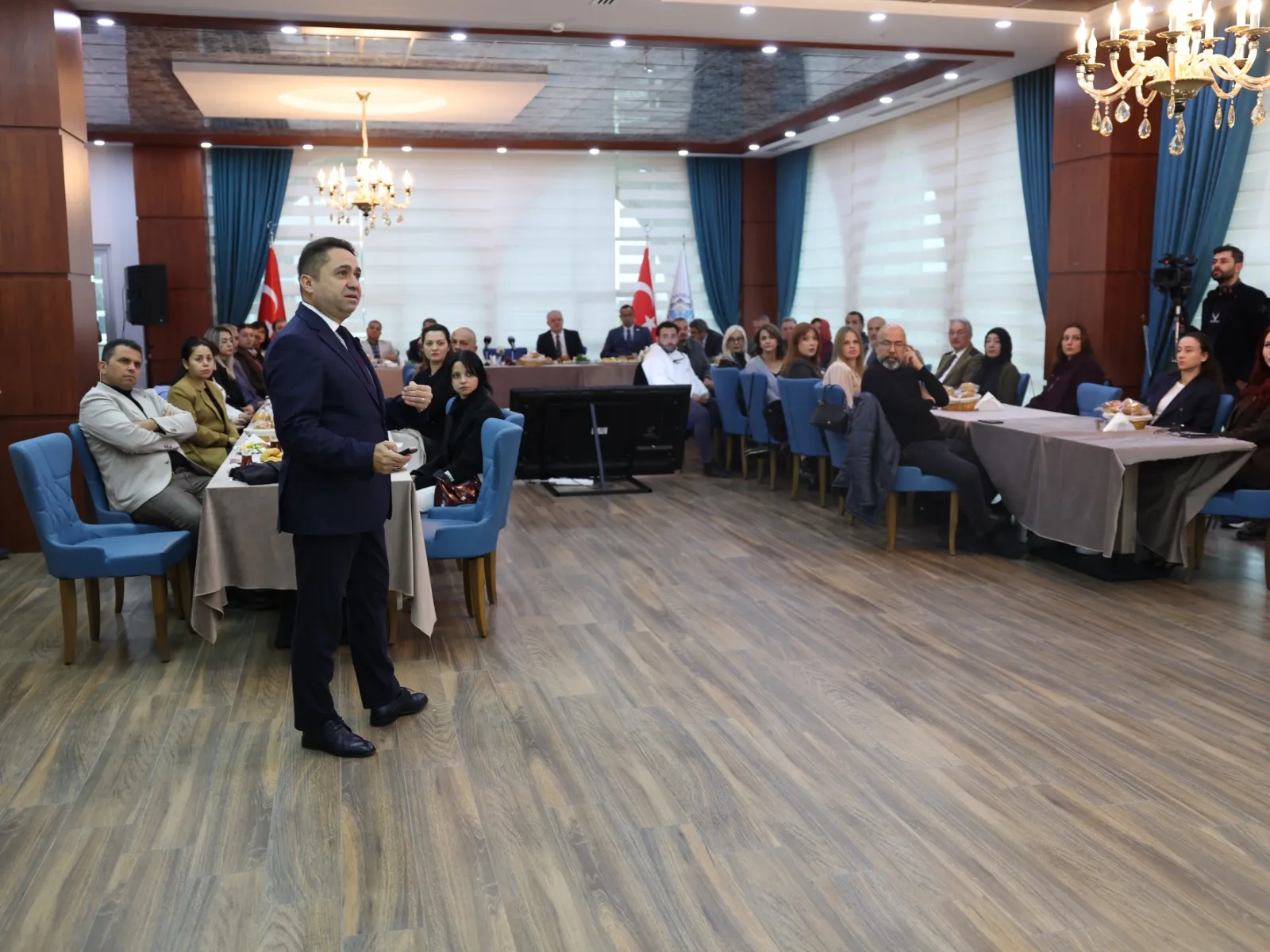 REKTÖR TÜRKDOĞAN GAZETECİLERLE BULUŞTU 