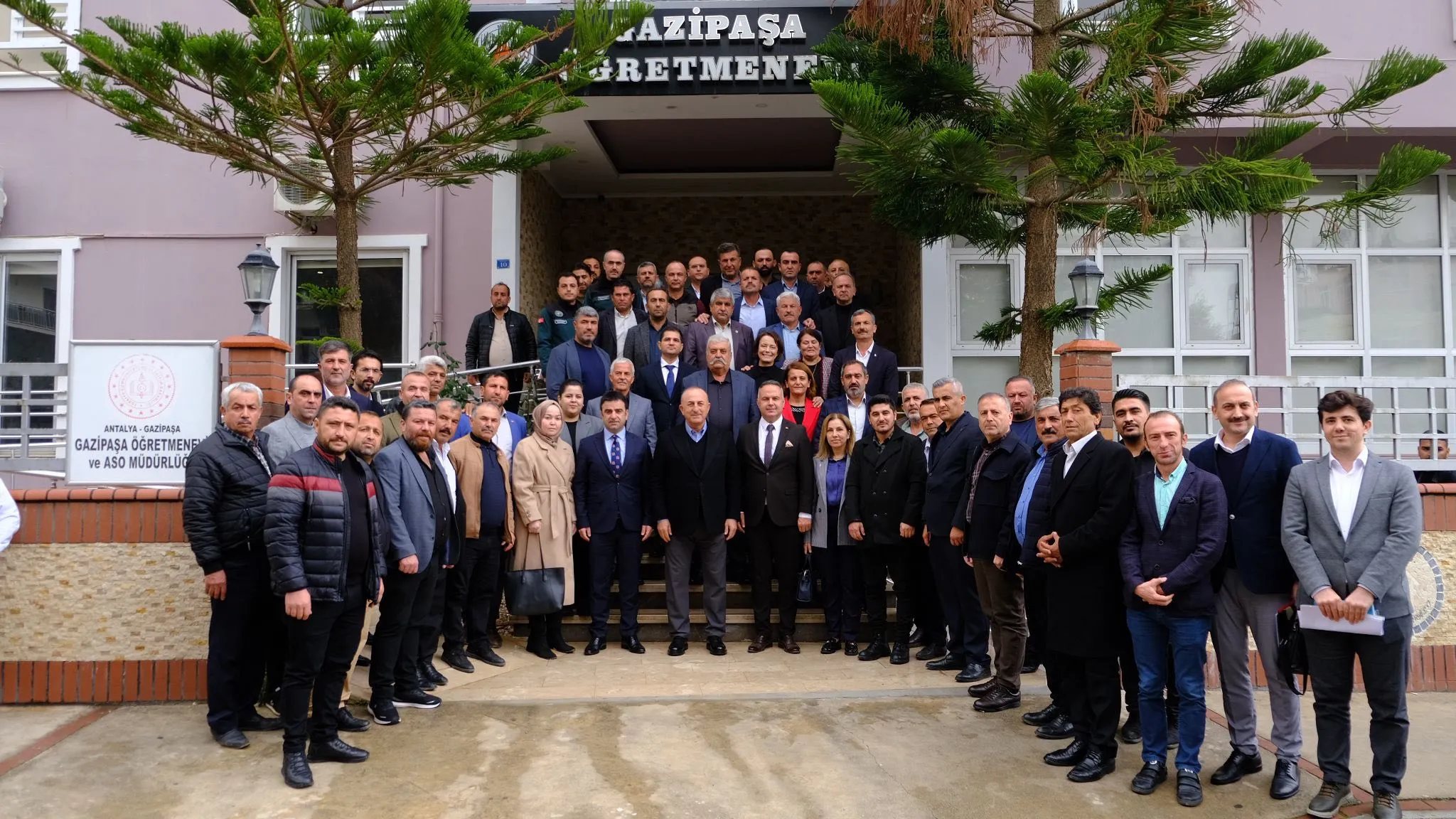 15. Noel Pazarı gelirlerini Patika Derneği'ne bağışladılar