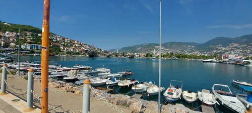 Alanya İskelesinde erkek cesedi bulundu