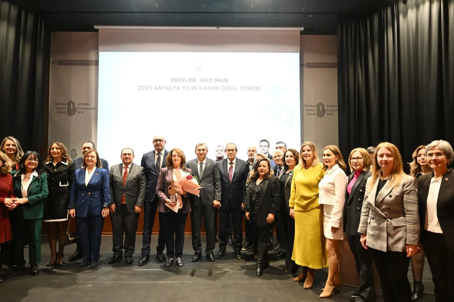 JALE İNAN 2025 ANTALYA YILIN KADINI ÖDÜL TÖRENİ GERÇEKLEŞTİRİLDİ