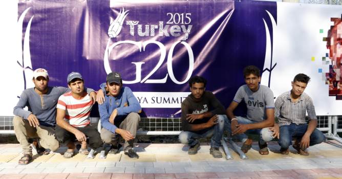  Afişler Suriyeli işçilerden