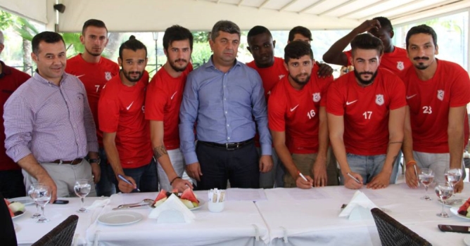 Kestelspor'dan toplu imza töreni