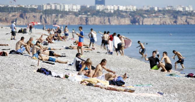  Sahillerde yazdan kalma günler