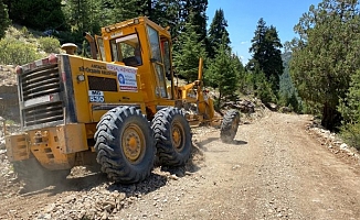 Antalya Büyükşehir’den yayla yollarına bakım 