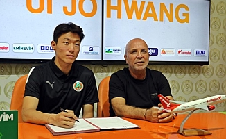 Alanyaspor’da yeni transfer Hwang için imza töreni