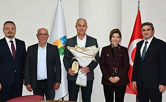 Osman Başkan’a Alanya Üniversitesi’nden plaket