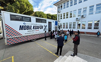 Alanya’da öğrencilere mobil kuaför hizmeti