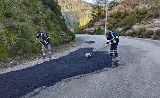 Antalya Büyükşehir’den Alanya kırsalındaki yollara kış bakımı 