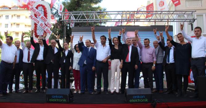  Uyar seçim ofisini açtı